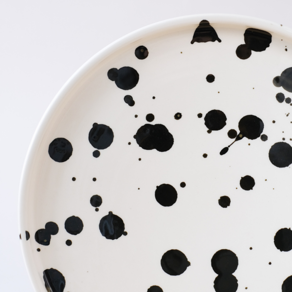 Dalmatian plate with vertical rim, 26 cm