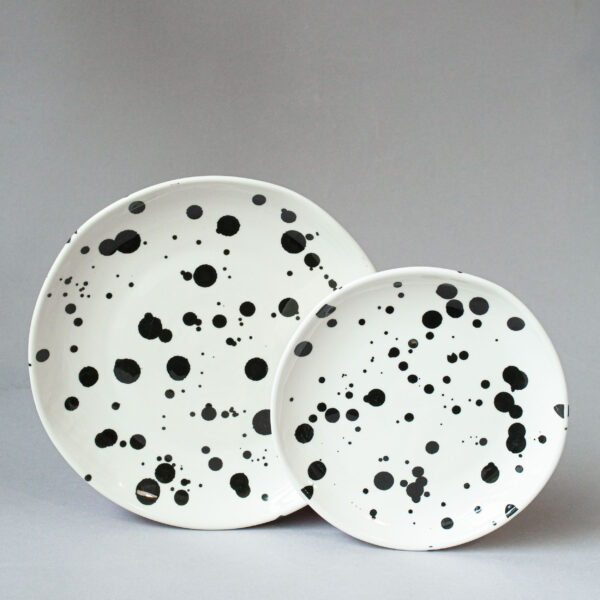Set of 4 Dalmatian plates with wavy edge