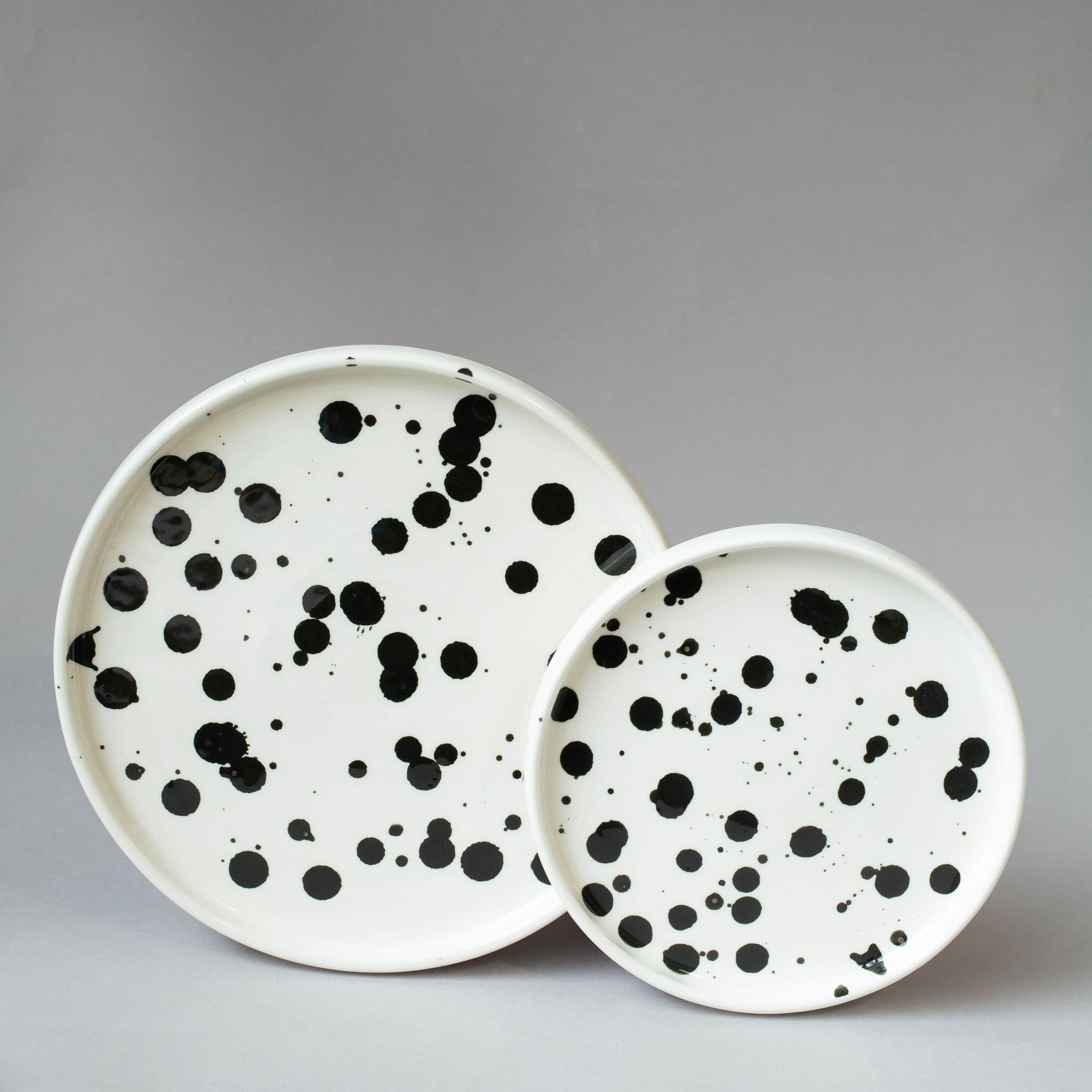 Set of 4 Dalmatain plates with vertical rim