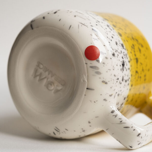Mustard mug, 350 ml — tiny cracks and chips